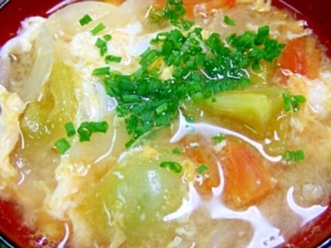 キャベツ・トマト・タマネギ・卵のお味噌汁